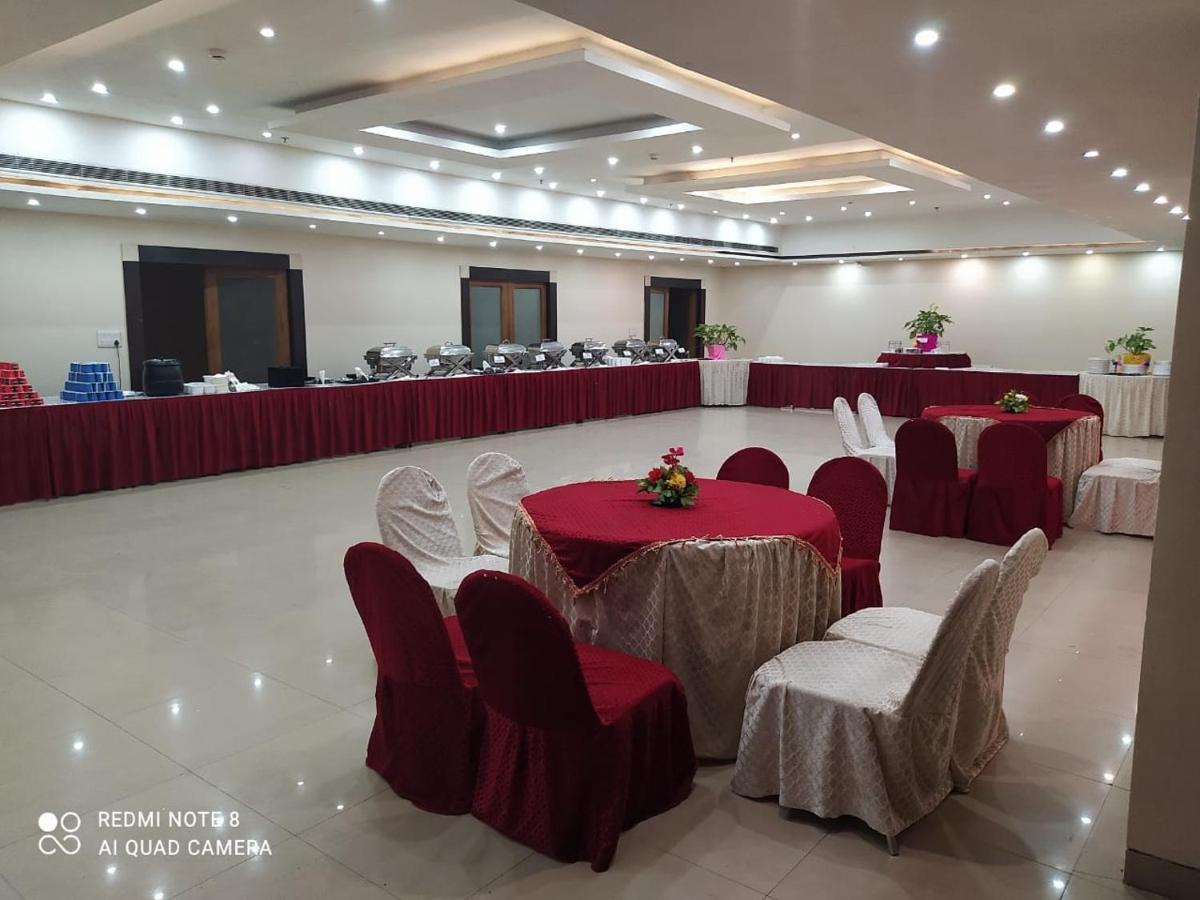 Shelter Hotel Lucknow Exterior photo