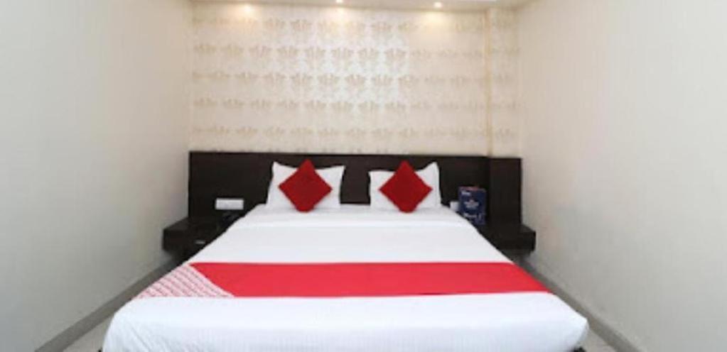 Shelter Hotel Lucknow Room photo